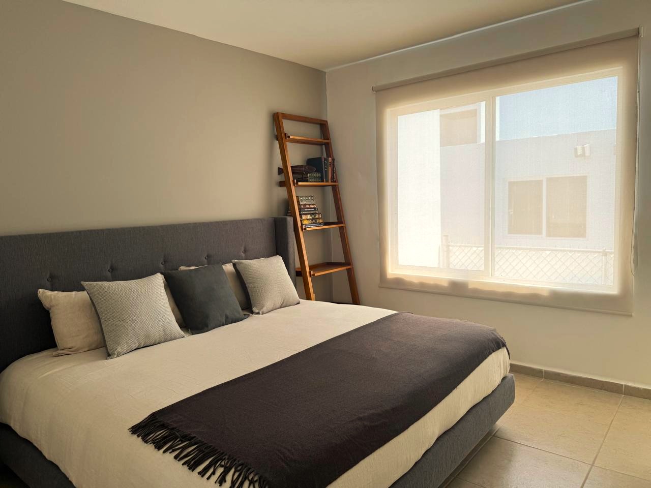 Casa nueva en VENTA en privado, con extraordinaria ubicación al norte de León, Gto. 